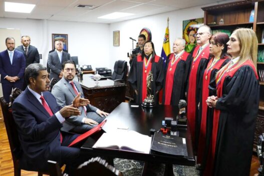 SALA ELECTORAL DEL TSJ DE VENEZUELA DA TRES DÍAS AL CNE PARA QUE PRESENTE LAS ACTAS DE LAS MESAS ELECTORALES Y PRUEBAS DEL ATAQUE INFORMÁTICO​