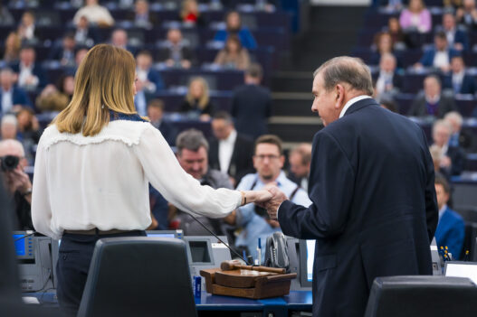 EL PARLAMENTO EUROPEO ENTREGA EL PREMIO SÁJAROV A MARÍA CORINA MACHADO Y EDMUNDO GONZÁLEZ, QUIEN SE REIVINDICA COMO PRESIDENTE ELECTO​