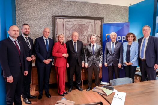 EL PARTIDO POPULAR EUROPEO CELEBRÓ UNA REUNIÓN ESTRATÉGICA SOBRE DEFENSA EN LA ANTESALA DEL CONSEJO DE MINISTROS ​