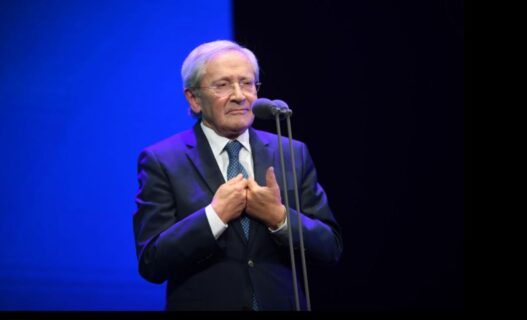 FERNANDO ÓNEGA, EL CRONISTA IMPRESCINDIBLE QUE MARCÓ EL PERIODISMO ESPAÑOL